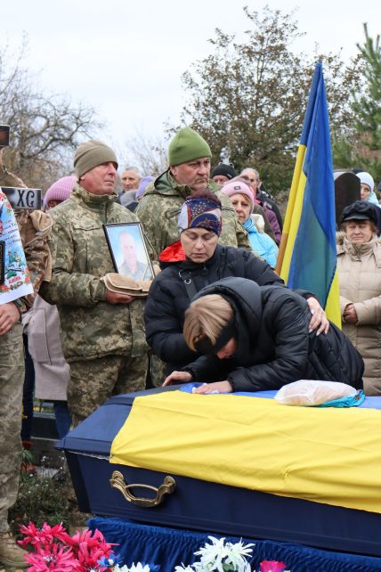 На Чернігівщині попрощалися з воїном, який загинув у 2023 році на Донеччині