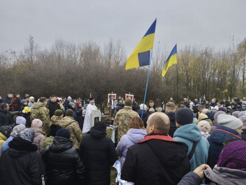 На Чернігівщині провели в останню путь воїна