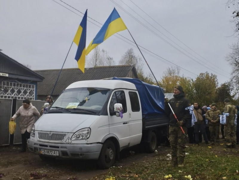 На Чернігівщині провели в останню путь воїна