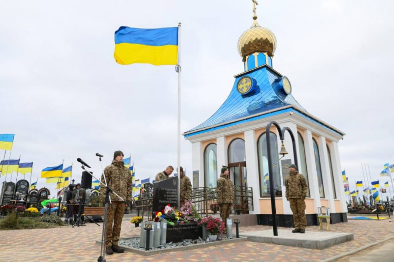 На кладовищі «Яцево» у Чернігові відкрили відновлену капличку на честь полеглих воїнів (Фото)