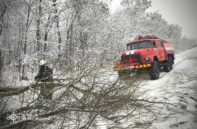 Рятувальники Чернігівщини чотири рази ліквідовували наслідки негоди