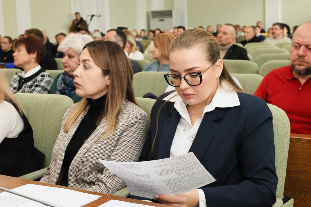 Сесія не змогла передати військовим обладнання через через відсутність кворуму