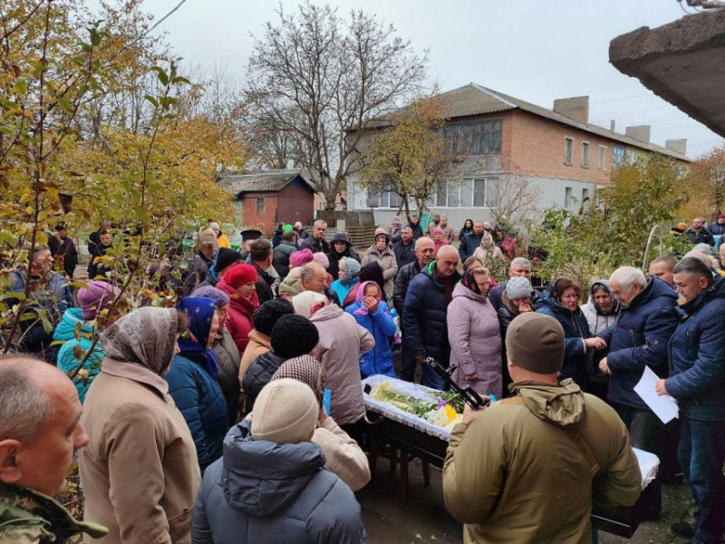 У громаді на Чернігівщині попрощалися із сержантом, який загинув на Донеччині