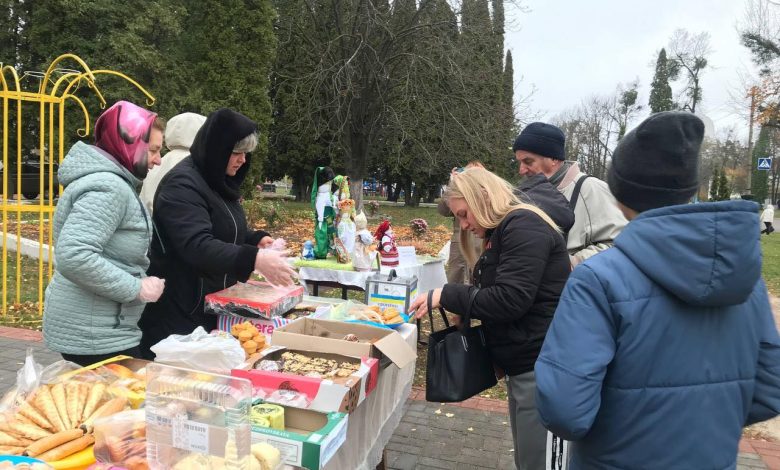 У громаді на Чернігівщині провели виставку-ярмарок на підтримку ЗСУ (Фото)