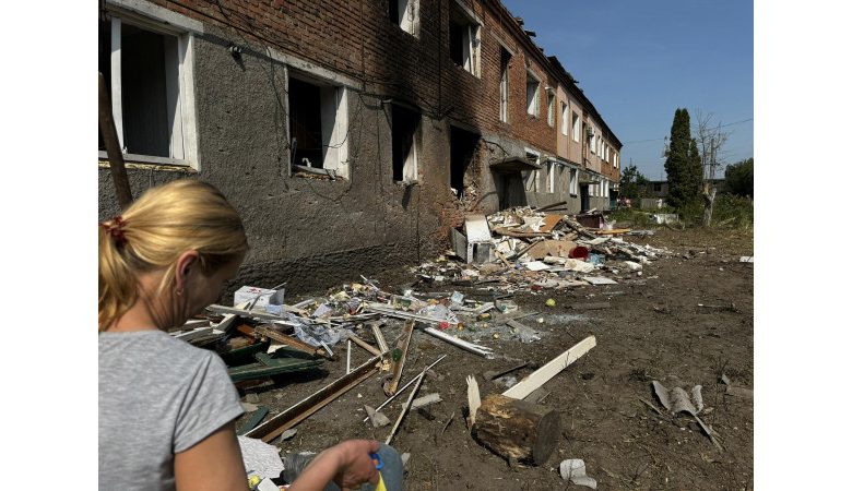 У Ніжині активно відновлюють будинок, що влітку постраждав від шахедної атаки