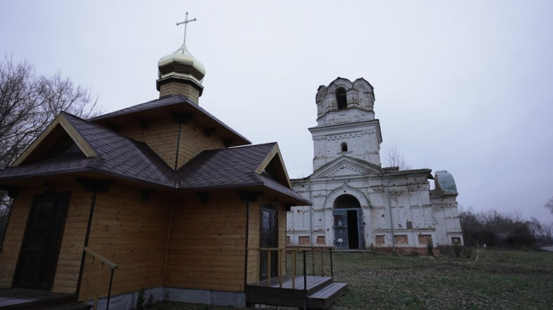 Без світла через ракетну атаку: як у новій церкві в Лукашівці відсвяткували Різдво