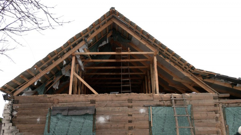 "Летів низько, зачепився за дерево і здетонував": як ліквідовують наслідки вибуху "шахеда" у Корюківці на Чернігівщині