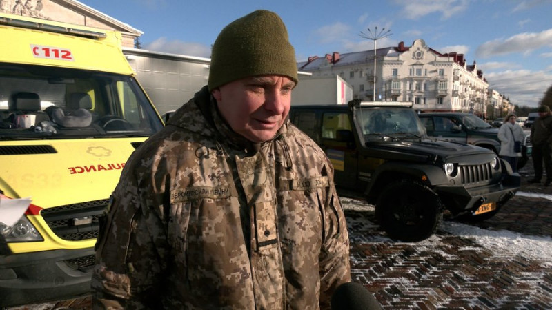 Волонтери з Бельгії та Нідерландів привезли до Чернігова "Пікап", "швидку", генератори, медикаменти, одяг та продукти