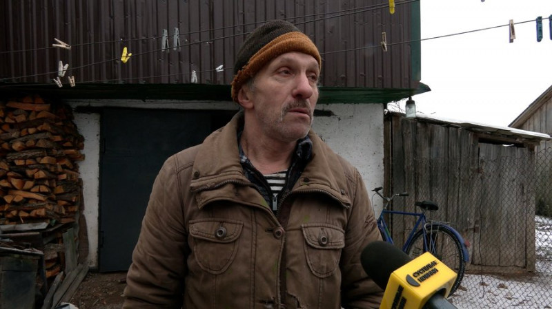 "Летів низько, зачепився за дерево і здетонував": як ліквідовують наслідки вибуху "шахеда" у Корюківці на Чернігівщині