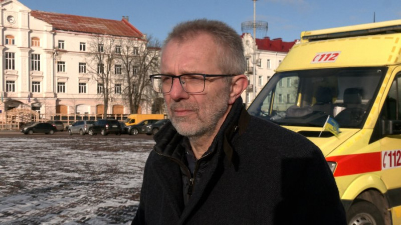 Волонтери з Бельгії та Нідерландів привезли до Чернігова "Пікап", "швидку", генератори, медикаменти, одяг та продукти