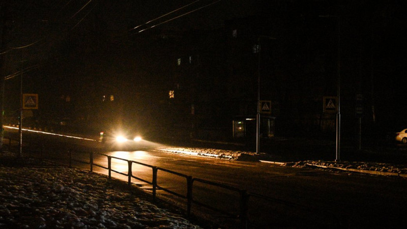 Графіки погодинних відключень електроенергії на Чернігівщині: які черги планують вимикати 10 грудня