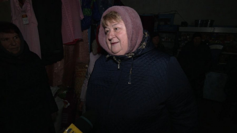 Без зв'язку, світла та під обстрілами: як живуть люди у Костобоброві на Чернігівщині за кілометр від кордону з РФ