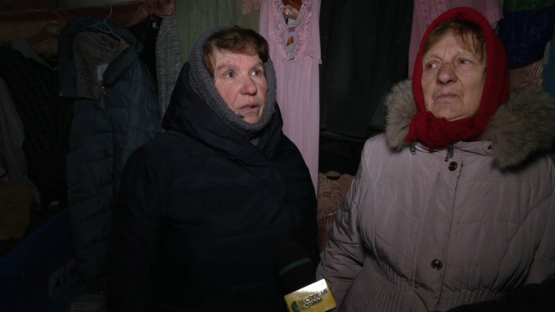 Без зв'язку, світла та під обстрілами: як живуть люди у Костобоброві на Чернігівщині за кілометр від кордону з РФ