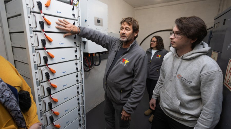 Зможуть економити понад 5 тисяч євро на рік: у двох лікарнях Чернігівщини встановили гібридні сонячні електростанції