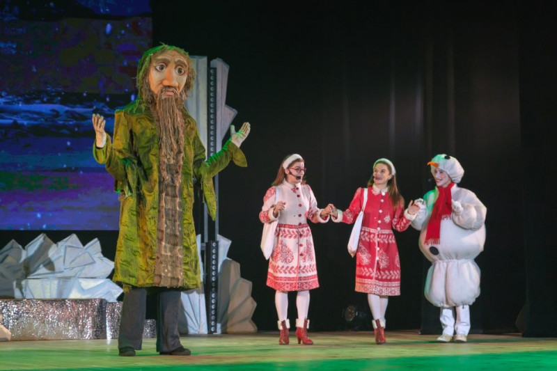 Чаклунка, міфічні істоти та подорож загадковими куточками України: казкова прем’єра в чернігівській філармонії (Фото)