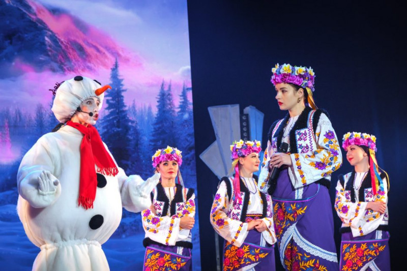Чаклунка, міфічні істоти та подорож загадковими куточками України: казкова прем’єра в чернігівській філармонії (Фото)