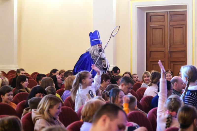 Чаклунка, міфічні істоти та подорож загадковими куточками України: казкова прем’єра в чернігівській філармонії (Фото)