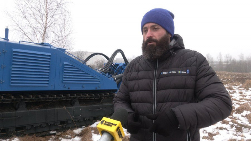 Вивчають характеристики машин та вчаться керувати: у Чернігові провели курс з механізованого розмінування для ветеранів