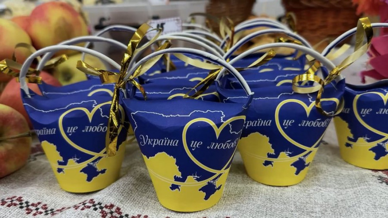 У Новгороді-Сіверському на шкільному ярмарку зібрали 24 тисячі гривень для військових