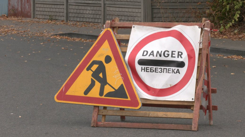 Перекриття руху на вулиці Текстильників у Чернігові через руйнацію на колекторі продовжили до кінця зими