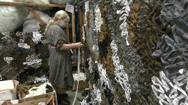 Волонтери з Бельгії та Нідерландів привезли до Чернігова "Пікап", "швидку", генератори, медикаменти, одяг та продукти