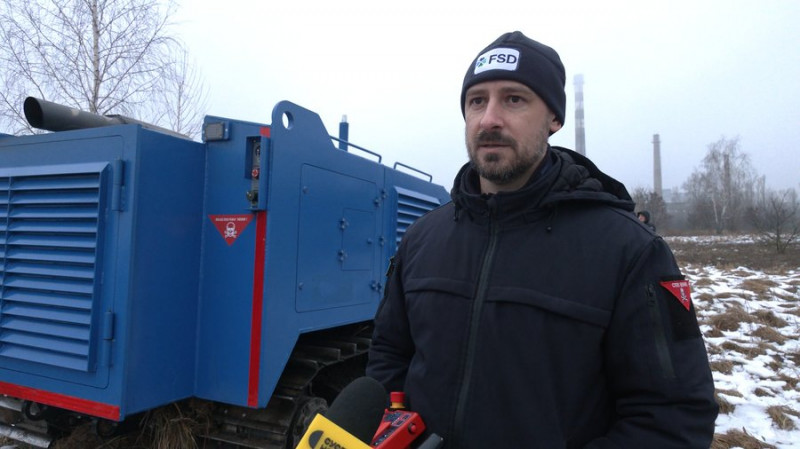 Вивчають характеристики машин та вчаться керувати: у Чернігові провели курс з механізованого розмінування для ветеранів