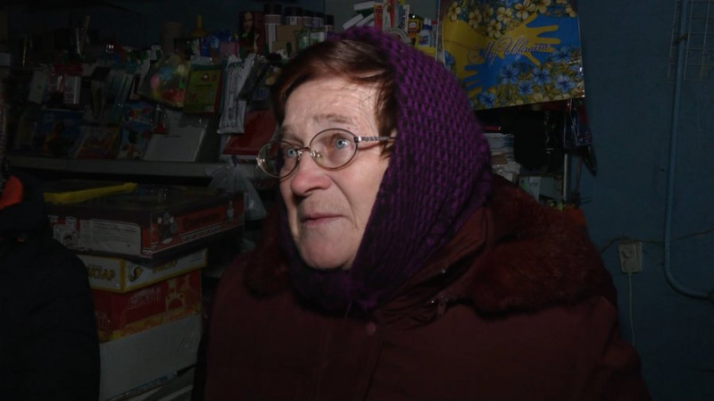 Без зв'язку, світла та під обстрілами: як живуть люди у Костобоброві на Чернігівщині за кілометр від кордону з РФ