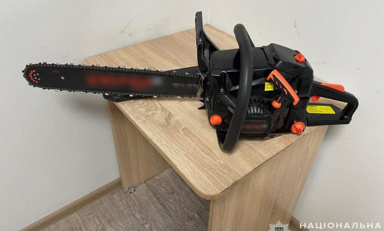 На Чернігівщині поліцейські розшукали крадія бензопили з магазину