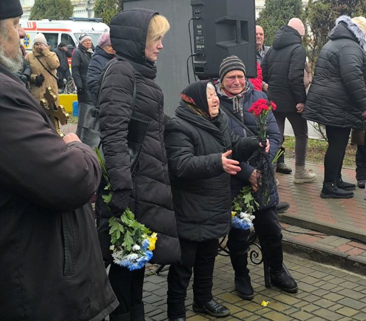 На Чернігівщині провели в останню путь воїна, який трагічно загинув у бою на Донеччині 