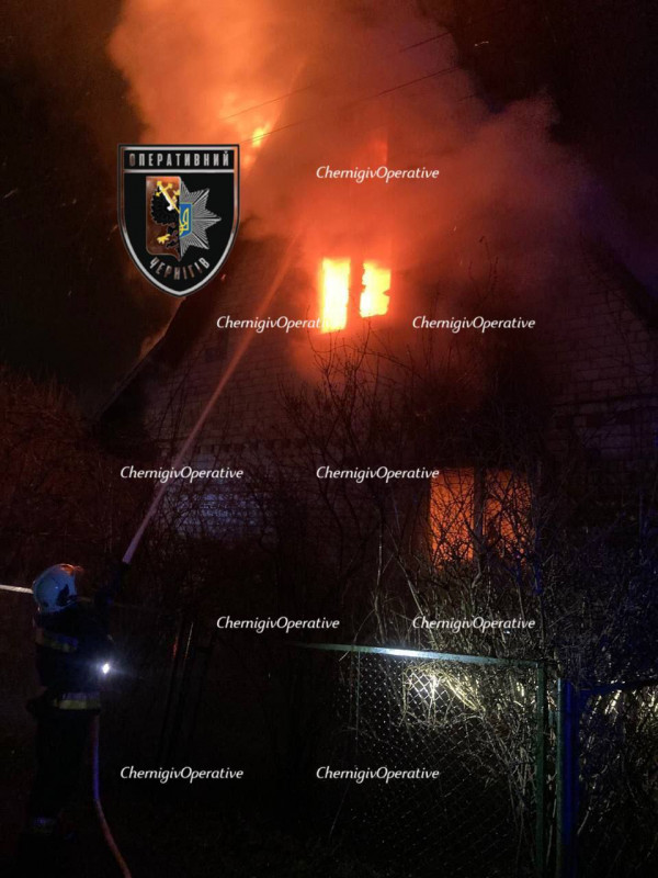 У Чернігові горів дачний будиночок (Фото)