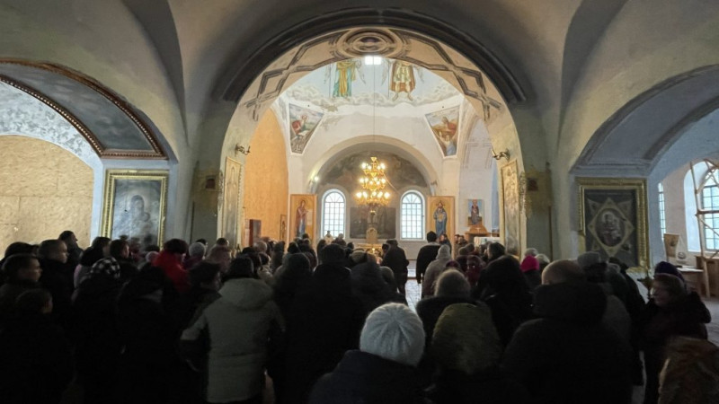 Залишилася тримісячна дитина: на Чернігівщині попрощалися із загиблим воїном, який нещодавно одружився