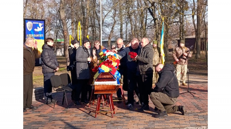 На Чернігівщині попрощалися з головним сержантом ЗСУ Сергієм Ященком, якого рік вважали зниклим безвісти