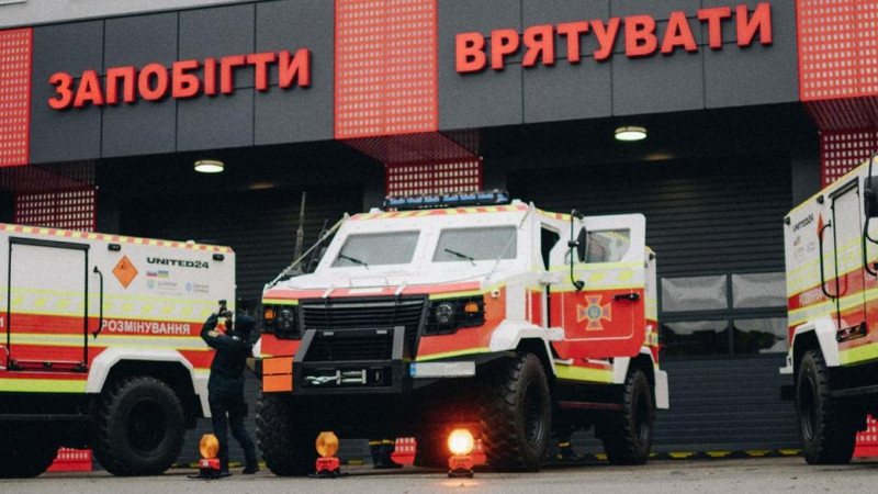 Піротехніки ГУ ДСНС Чернігівщини отримали піротехнічну машину від уряду Словенії за підтримки платформи UNITED24