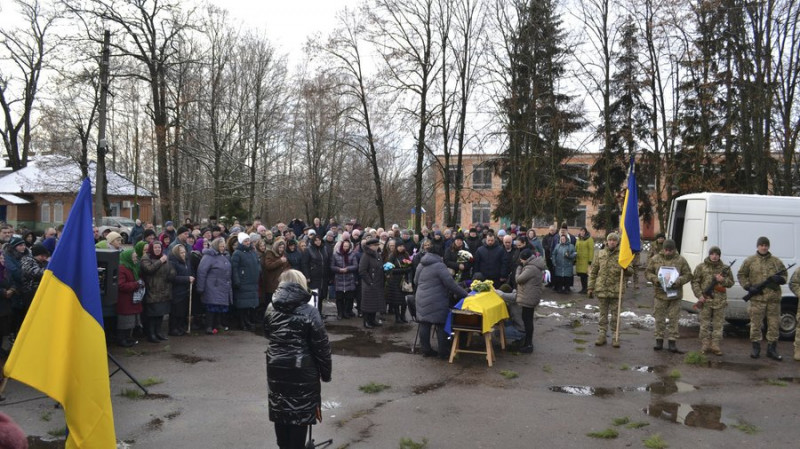 На Чернігівщині попрощалися з Дмитрієм Кліщенком та Віктором Лімазом, який рік вважався зниклим безвісти