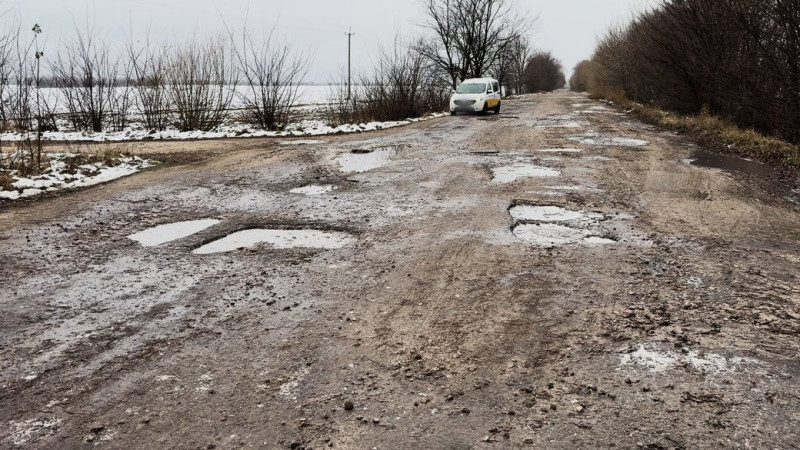 Водіїв попереджають про погіршення погодних умов на Чернігівщині: на яких ділянках доріг області рух може ускладнитись