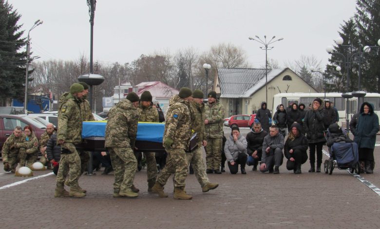 Чернігівщина навколішки прощалася ще з одним полеглим воїном