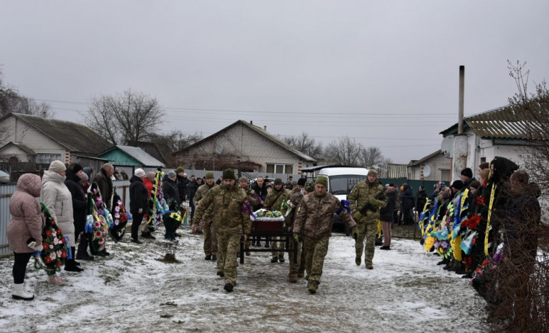 Чернігівщина попрощалася з воїном, який загинув на Луганщині 