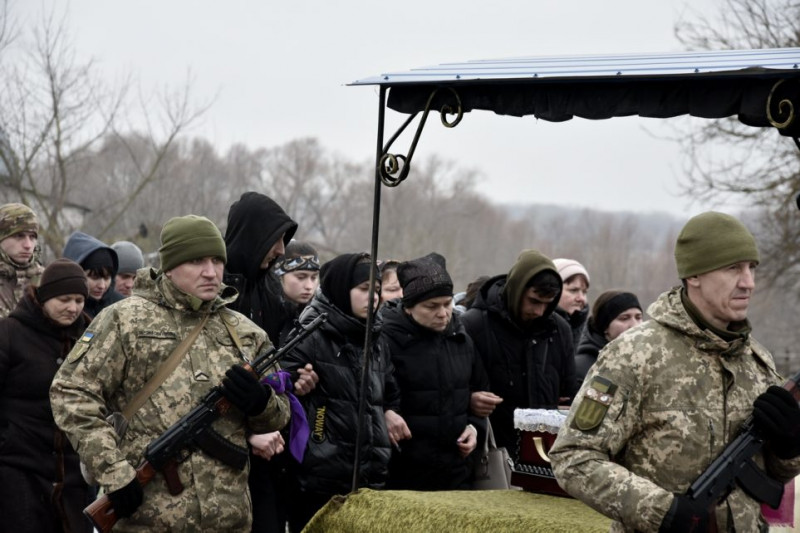 Чернігівщина попрощалася з воїном, який загинув на Луганщині 