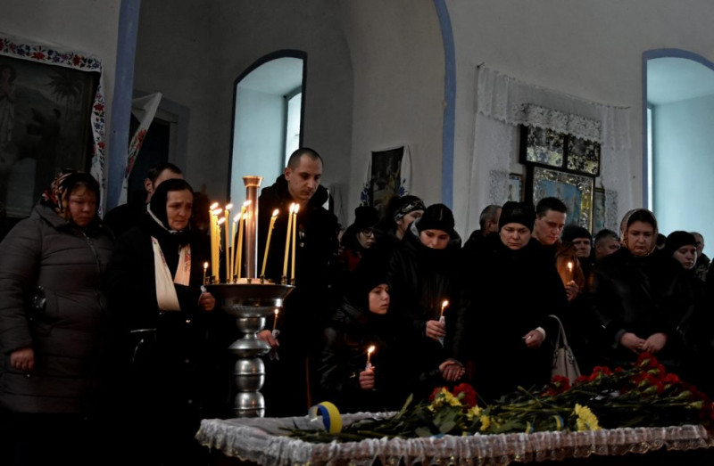 Чернігівщина попрощалася з воїном, який загинув на Луганщині 