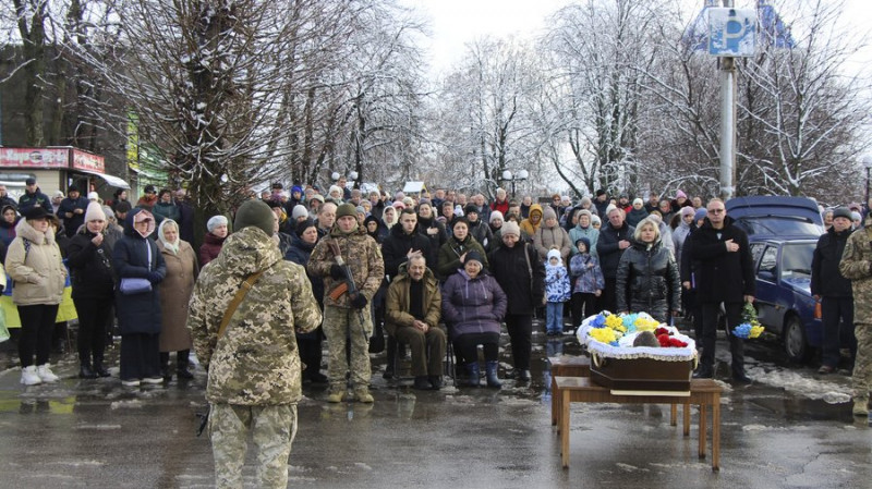 На Чернігівщині попрощалися з Дмитрієм Кліщенком та Віктором Лімазом, який рік вважався зниклим безвісти