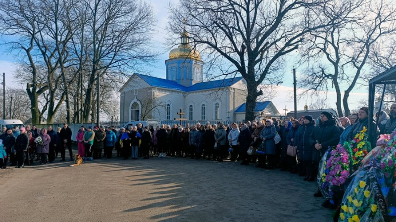 На Чернігівщині попрощалися з головним сержантом ЗСУ Сергієм Ященком, якого рік вважали зниклим безвісти