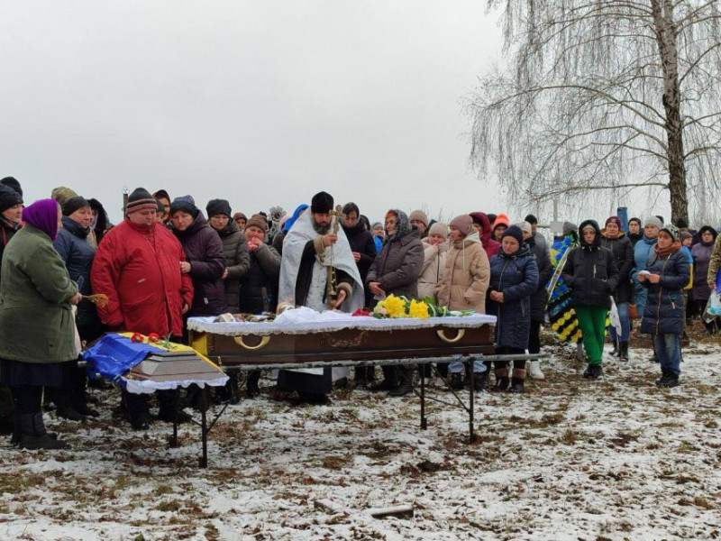 Майже місяць лікарі боролися за життя: на Чернігівщині попрощалися з воїном