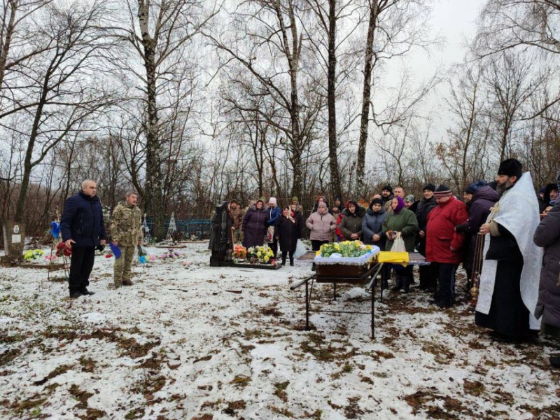 Майже місяць лікарі боролися за життя: на Чернігівщині попрощалися з воїном