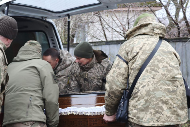 На Чернігівщині попрощалися із розвідником, який загинув на Курщині