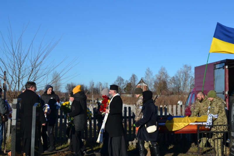 На Чернігівщині попрощалися із захисником, який майже рік вважався зниклим безвісти