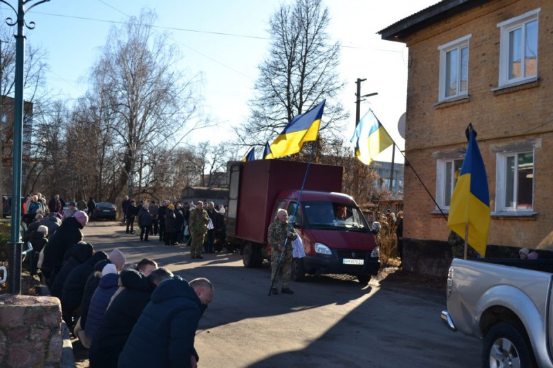 На Чернігівщині попрощалися із захисником, який майже рік вважався зниклим безвісти