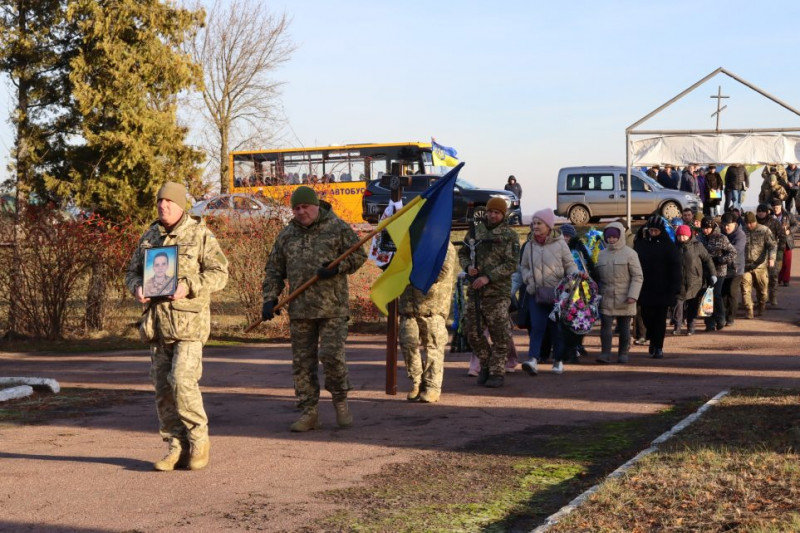 На Чернігівщині попрощалися з військовим, який загинув на Луганщині