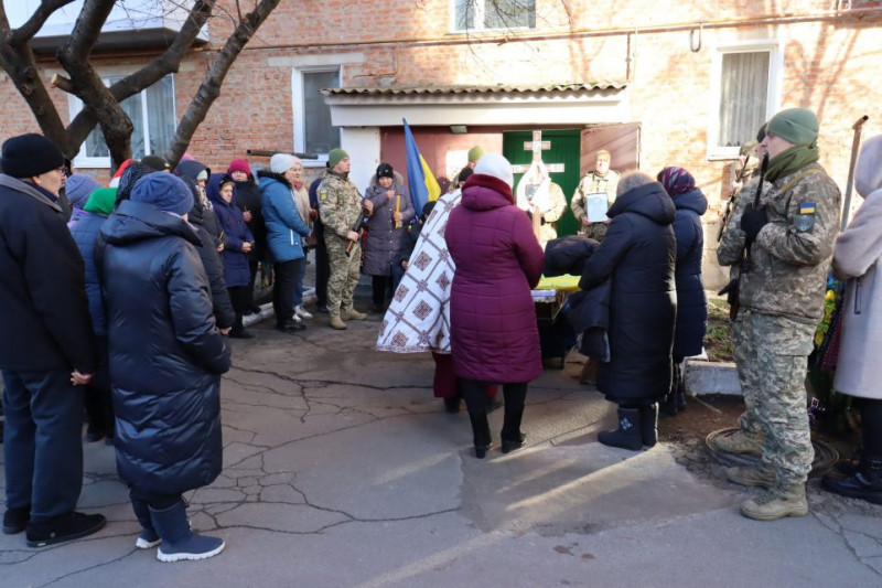 На Чернігівщині попрощалися з військовим, який загинув на Луганщині