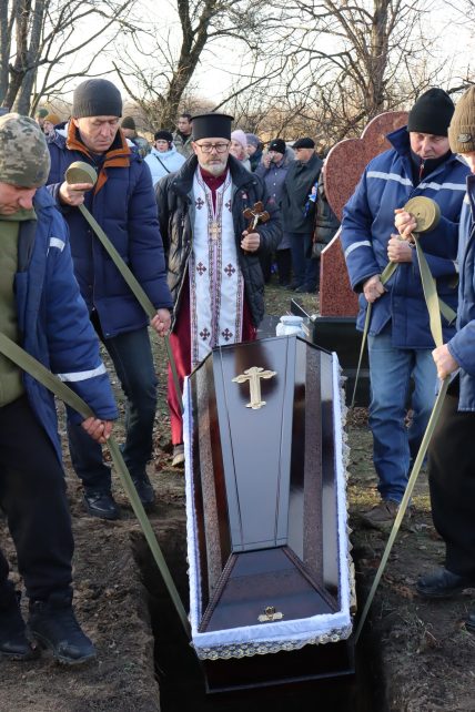 На Чернігівщині попрощалися з військовим, який загинув на Луганщині