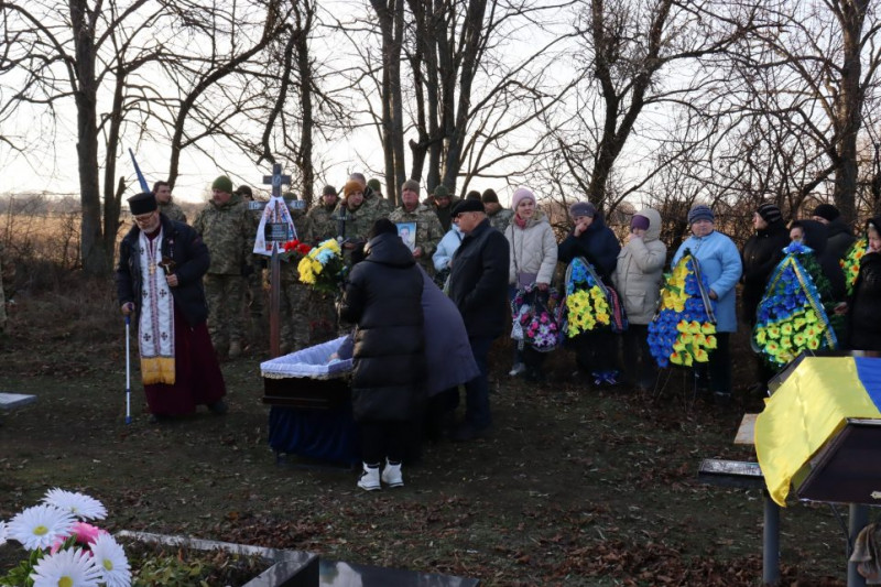 На Чернігівщині попрощалися з військовим, який загинув на Луганщині